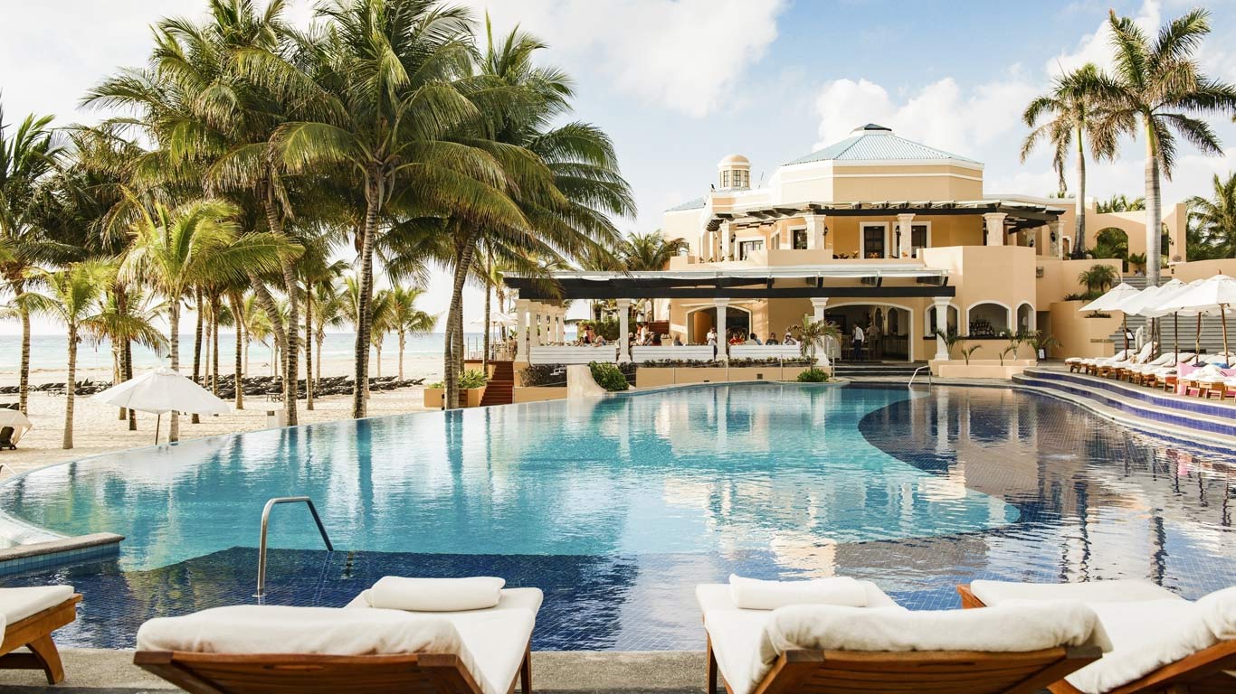 Royal Hideaway Playacar